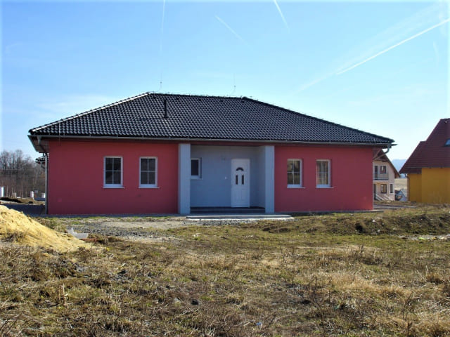 Rodinný dům s moderním designem - fotografie 2