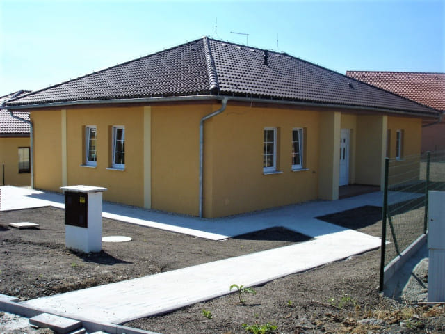 Rodinný dům s moderním designem - fotografie 7