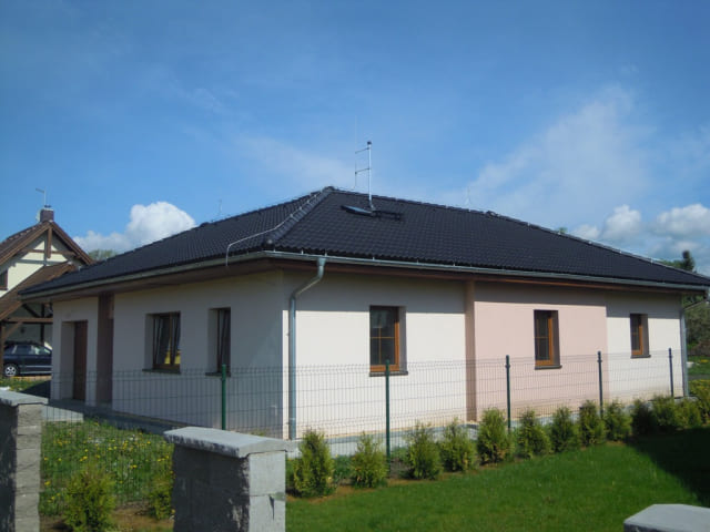 Rodinný dům s interiérem - fotografie 3