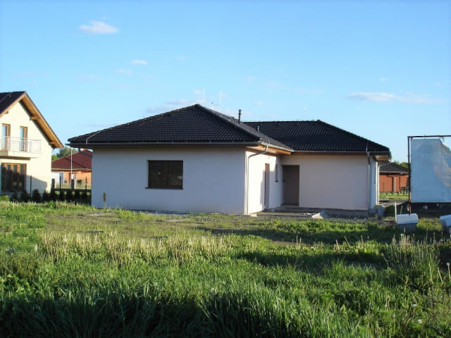 Rodinný dům s interiérem - fotografie 4