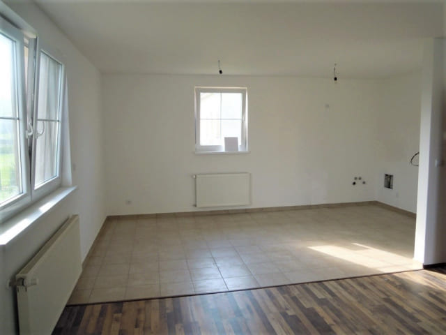 Rodinný dům s interiérem - fotografie 6