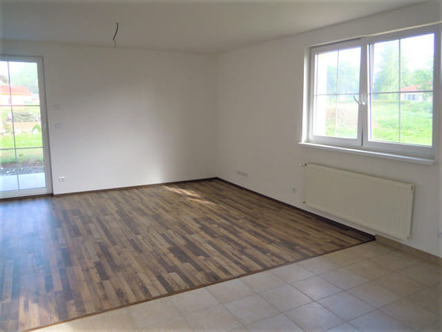 Rodinný dům s interiérem - fotografie 8