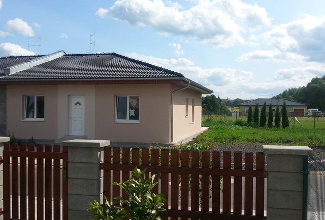 Rodinný dům s moderní architekturou - fotografie 1