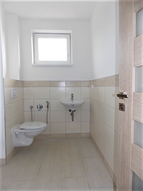 Rodinný dům s moderní architekturou - fotografie 5