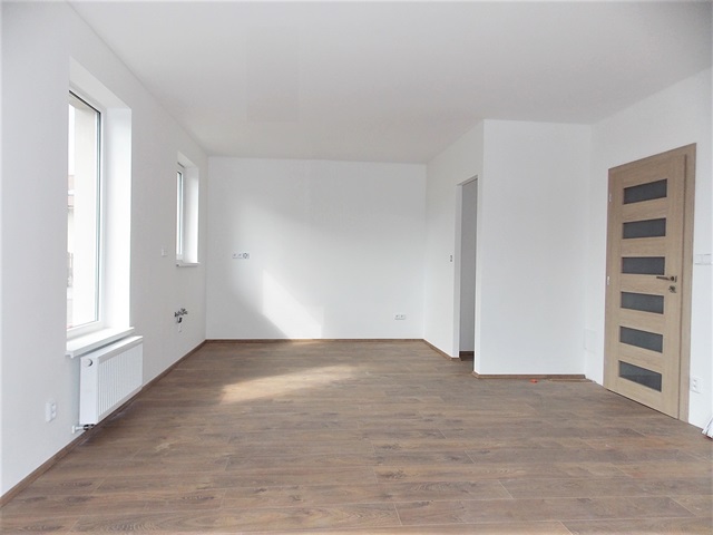 Rodinný dům s moderní architekturou - fotografie 6